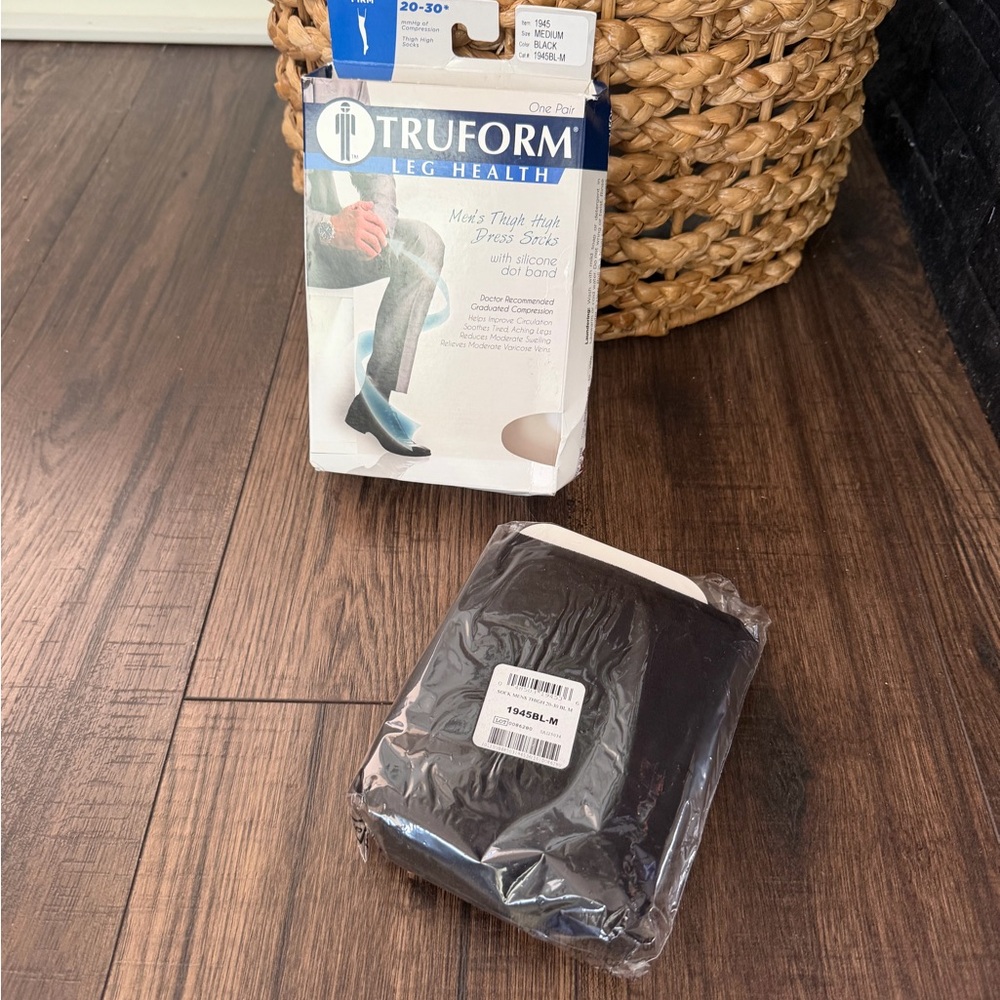 Truform Men's Black Dress Socks black 20-30* size medium new